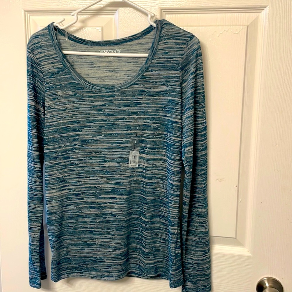 Long sleeved tee.